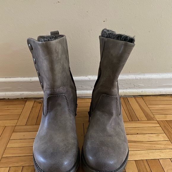 Vintage Winter Boots - Picture 3 of 5